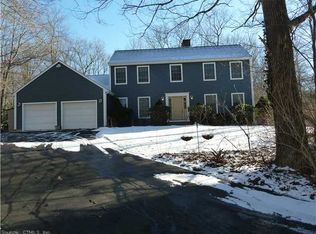 8 Lynn Dr, Ledyard, CT 06339