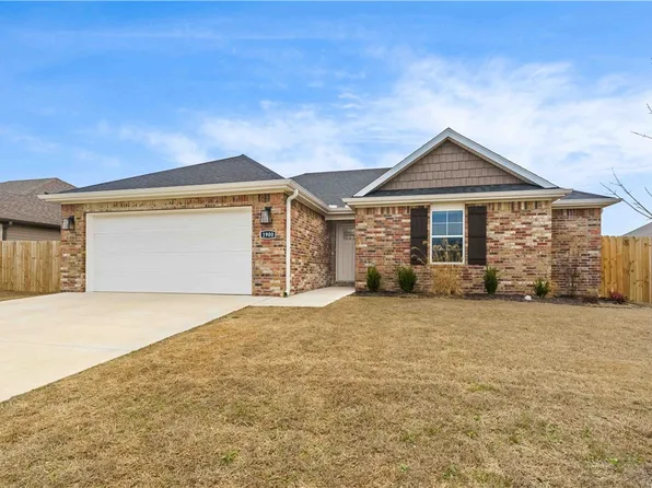 1900 E Hudson Dr, Siloam Springs, AR 72761