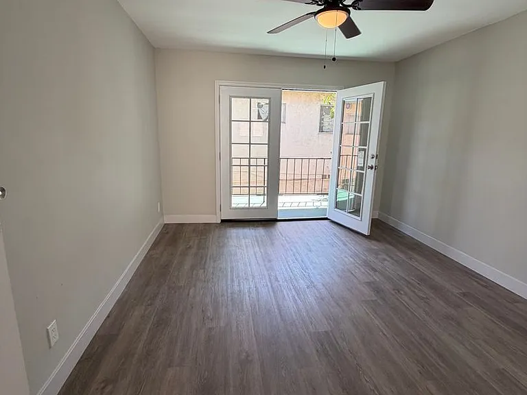 926 W 84th St — Photo 1