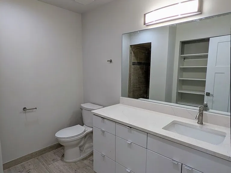 529 E 5300 S — Photo 24