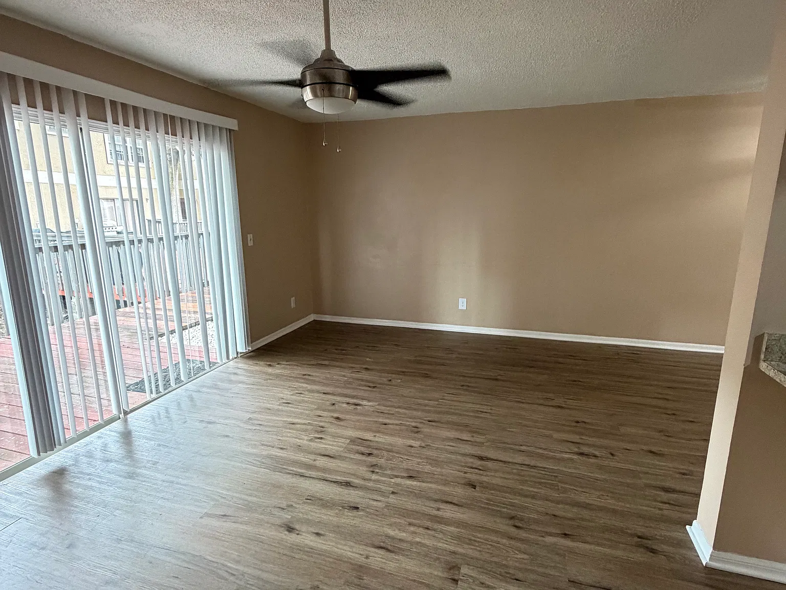 2 bed, 2.5 bath, 1265 sqft, $1,650 — Photo 2