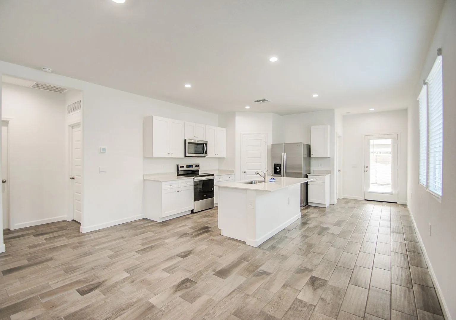 Radiance at Superstition 3 bedroom for Rent! — Photo 2