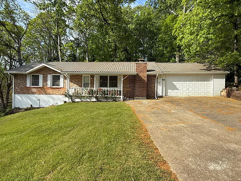 1015 Lanier Dr SW — Photo 1