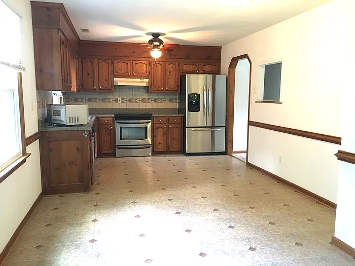 4 bed, 2.0 bath, 1748 sqft, $2,895 — Photo 2