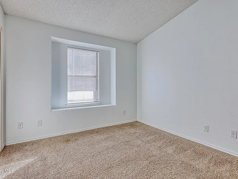 14325 Woods Point Ave — Photo 20