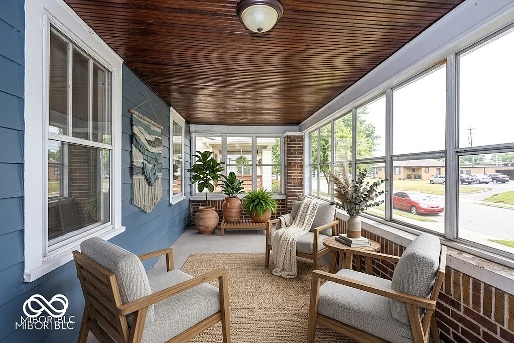 2 bed, 1.0 bath, 947 sqft, $1,695 — Photo 2