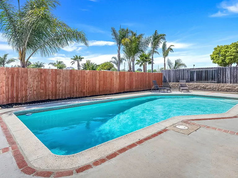 1472 Loma Ln — Photo 38