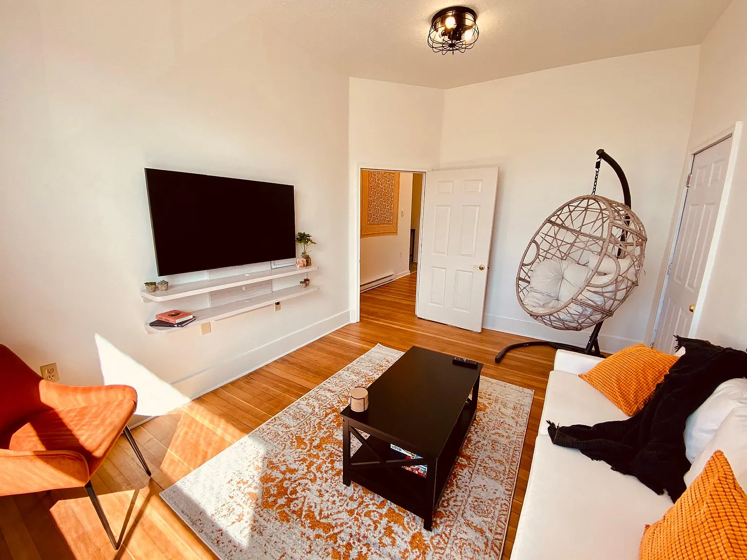2 bed, 759 sqft, $1,600 — Photo 3