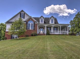 3211 Country Club Rd, Troutville, VA 24175