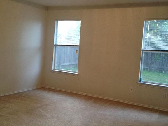 4th image of 401 McCarthur Dr