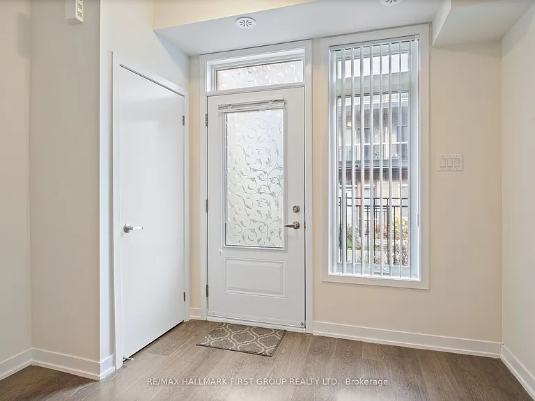 60 Orchid Place Dr #8 — Photo 3