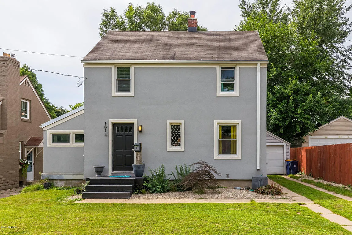 1612 Hall St SE photo 1