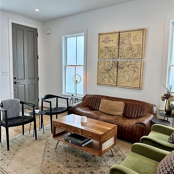 210 Glasgow Ln — Photo 5