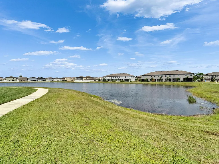 401 Royal Empress Dr — Photo 27