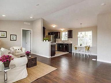 2nd image of 32437 Clay Ave