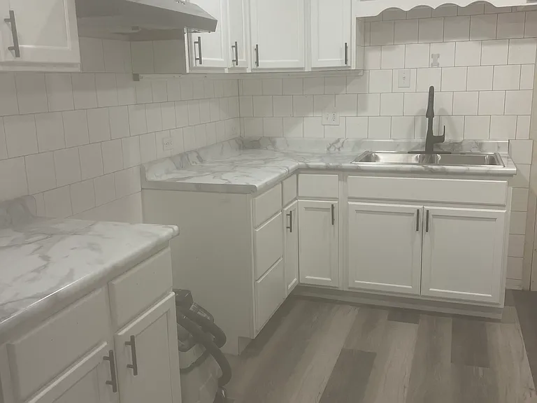 Willow Tree Ave — Photo 10