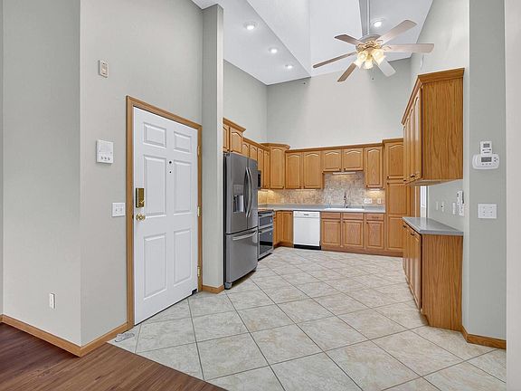 3rd image of 2960 Holiday Ct #11