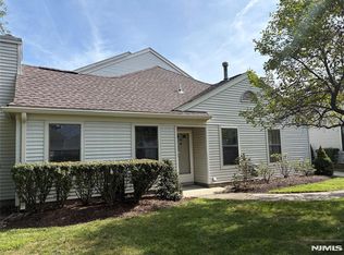 54 Fromm Ct, Mahwah, NJ 07430