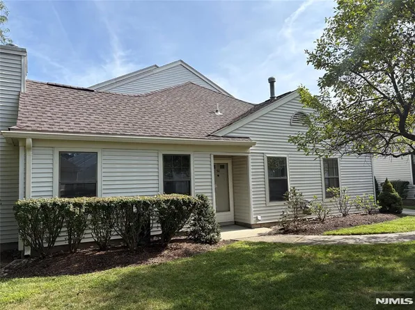 54 Fromm Ct, Mahwah, NJ 07430