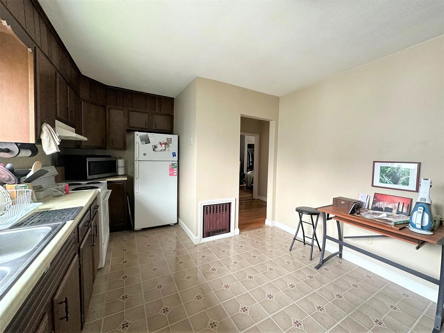 2 bed, 1000 sqft, $3,700 — Photo 3