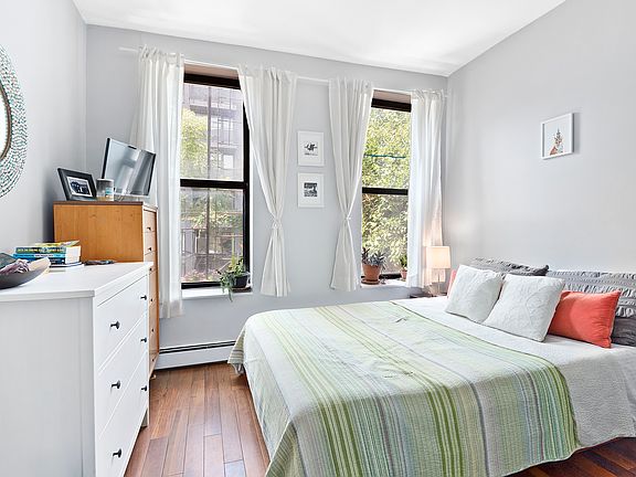 3rd image of 706 Sackett St #2