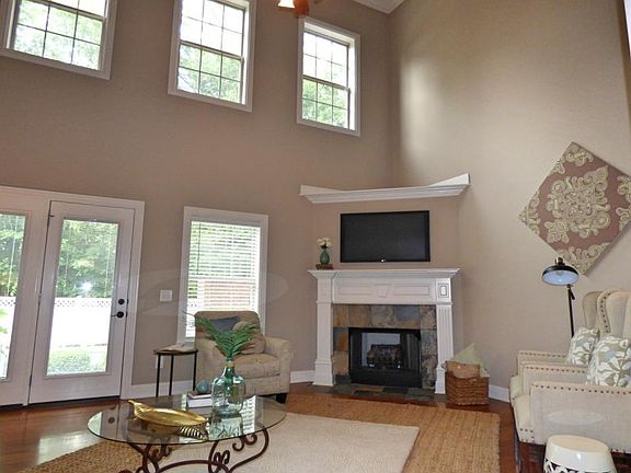2nd image of 109 Brilliantine Cir