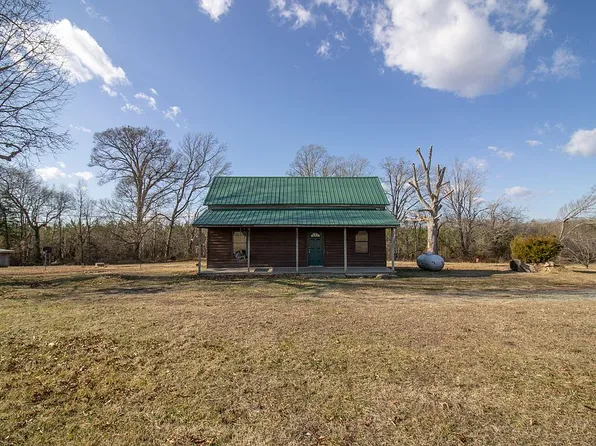 3039 T N Snow Rd, Nathalie, VA 24577