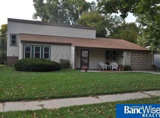 5521 Limestone Rd, Lincoln, NE 68512