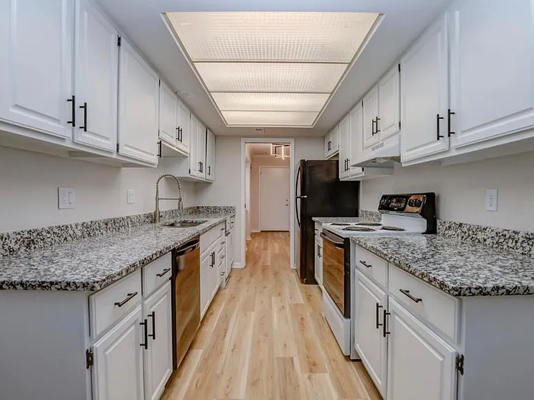 25 Vale Ave #11 — Photo 1
