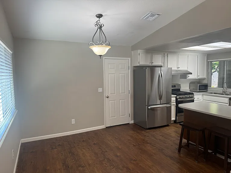 310 Florene Ct — Photo 12