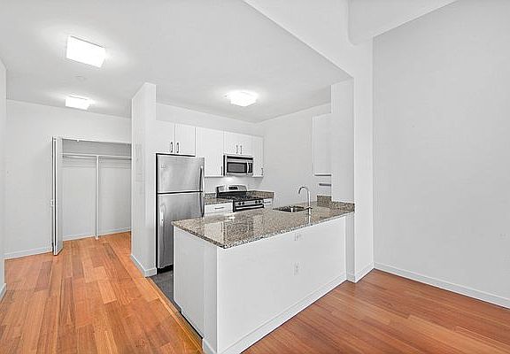 4th image of 184 Kent Ave APT B501