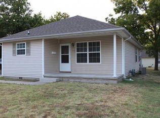 733 E 6th St, Carthage, MO 64836