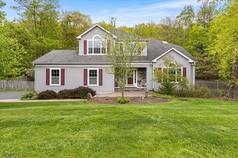 1st image of 15 Upper Plateau Dr