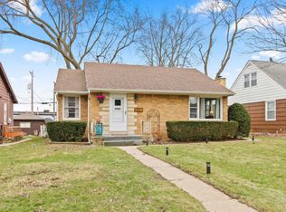 10913 Glenway Ct, Wauwatosa, WI 53222