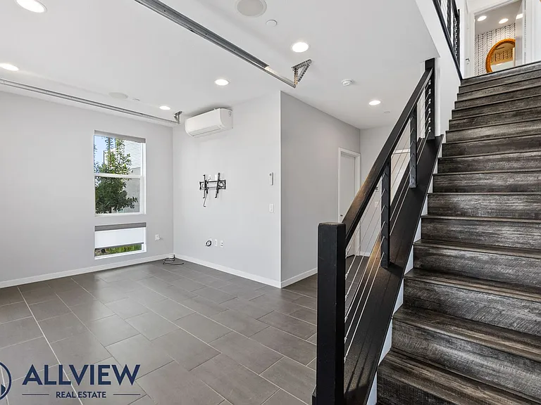 149 Mercer Way — Photo 7