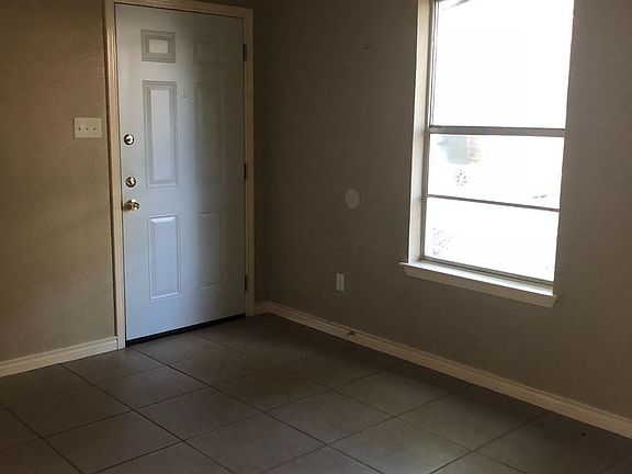 4th image of 501 Root Ave APT 1