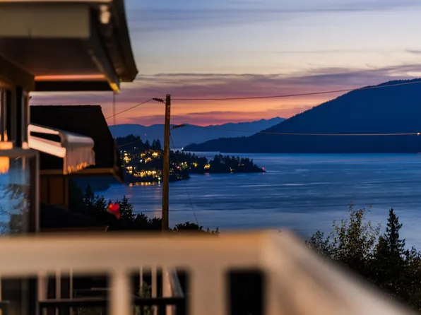 8519 Seascape Dr, West Vancouver, BC V7W 3J7
