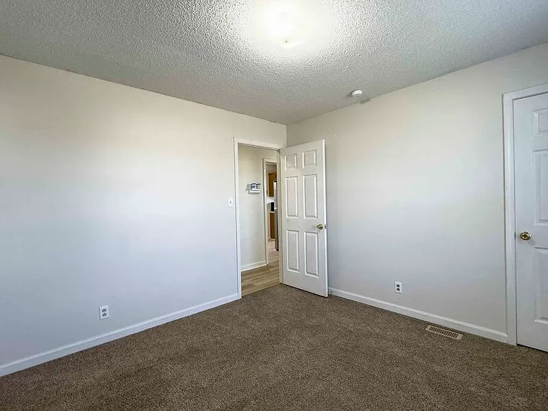 1028 Bush Ave — Photo 12