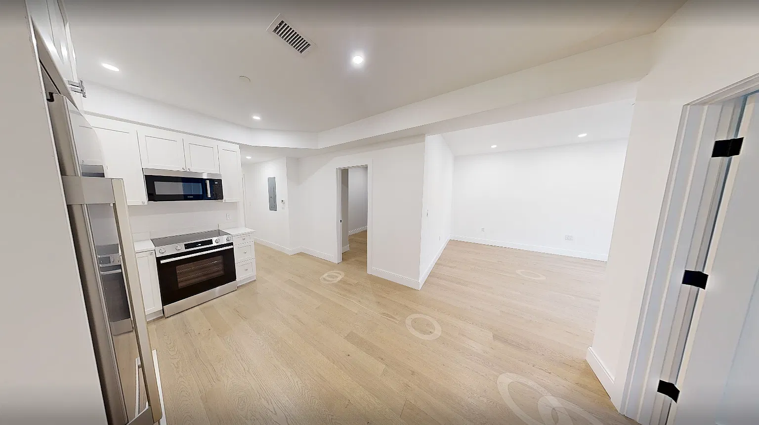 6 bed, 1500 sqft, $5,995 — Photo 2