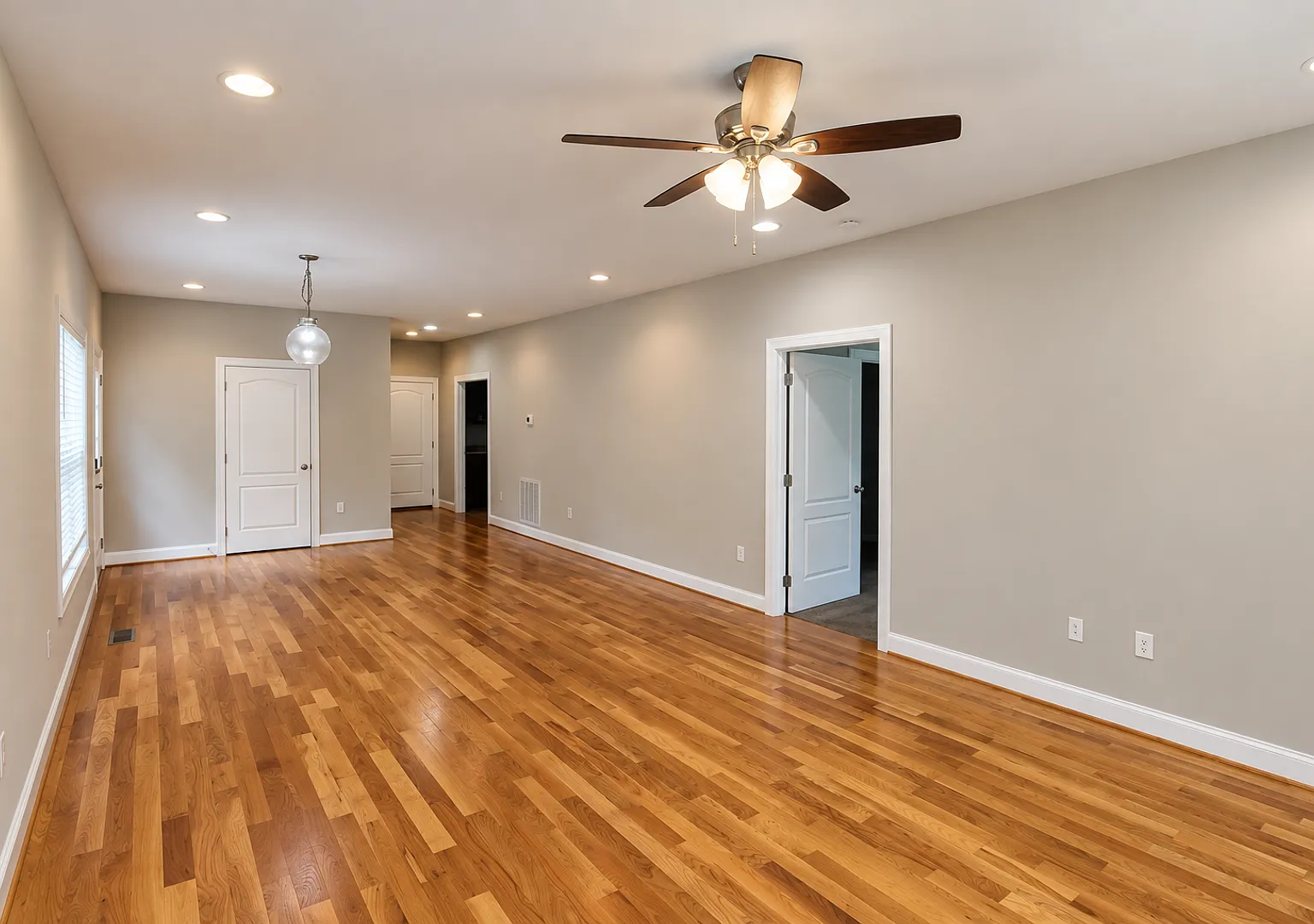 4-Bedroom, 3.5-Bath Home with Large Deck & Easy Access to Hwy 111 — Photo 4
