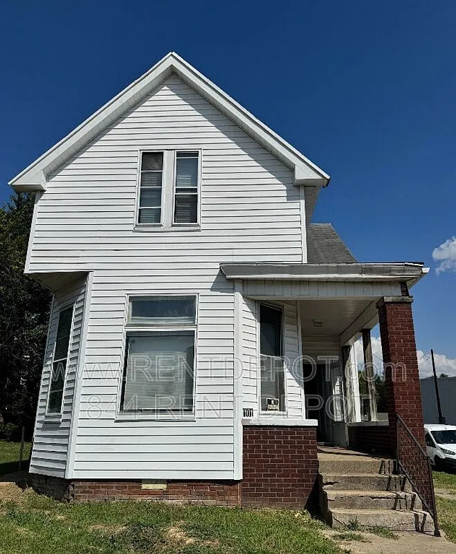 4 bed, 1.0 bath, 2120 sqft, $995 — Photo 1