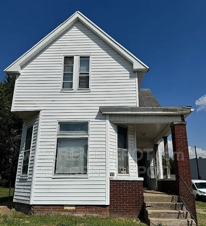 1101 N Main St