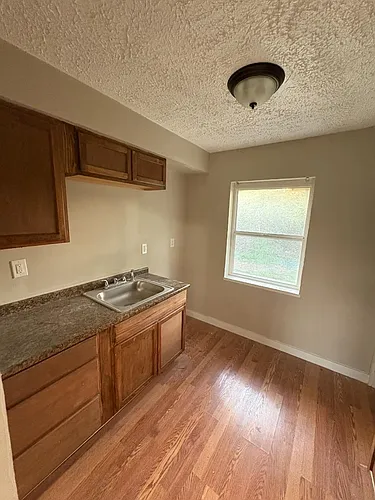 1621 Harold Dr Photo 1