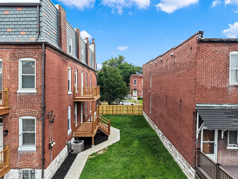 2722 Armand Pl #2F — Photo 4