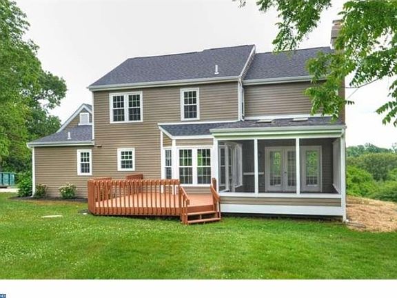 4th image of 438 S Saddlebrook Cir