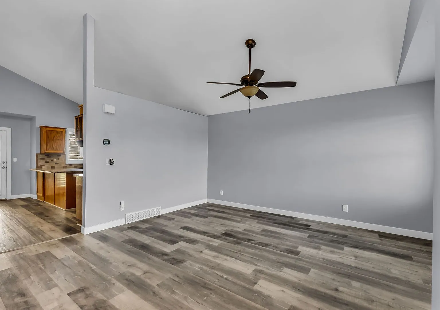 Spacious Multi-Level Layton Home with Fenced Yard & Modern Finishes — Photo 4