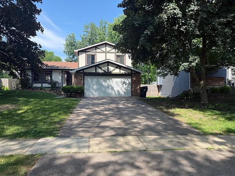 134 S Berteau Ave — Photo 2