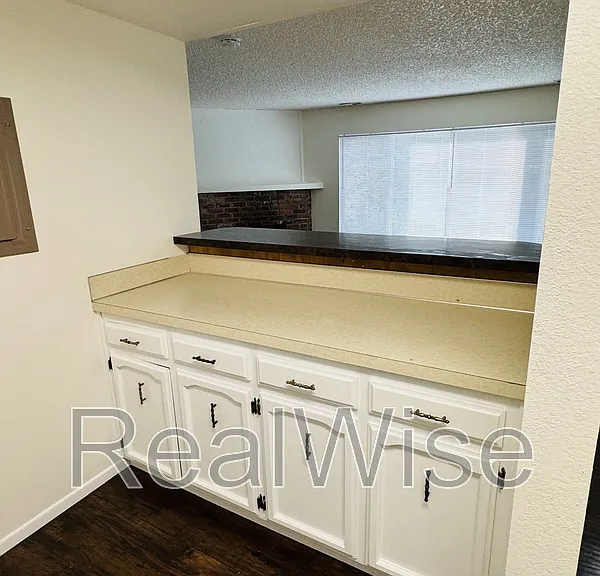 4278 Meadowbrook Ct NE — Photo 6