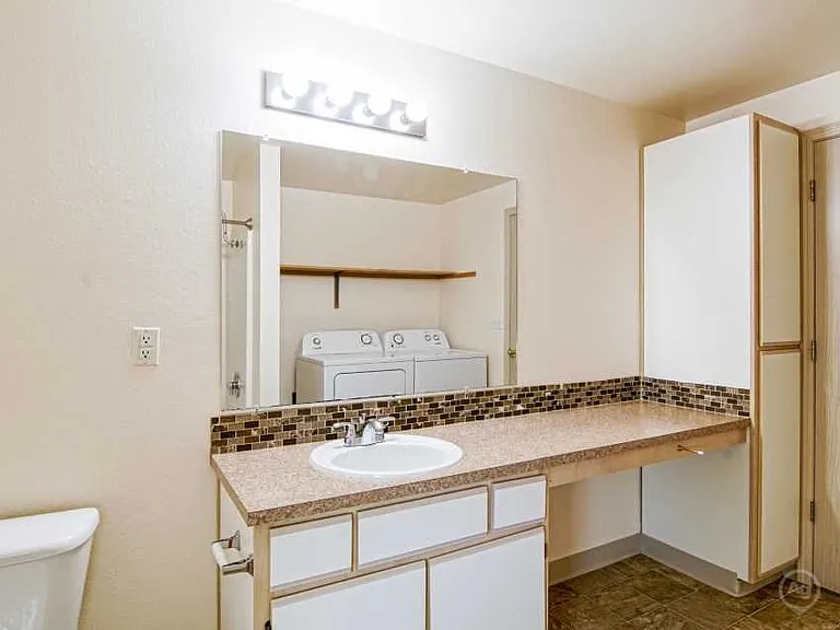 McNary Heights Apartments — Photo 18