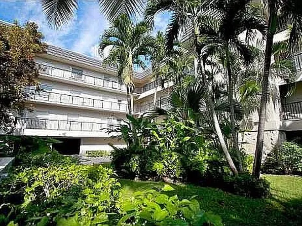 6815 E Edgewater Dr APT 301, Miami, FL 33133